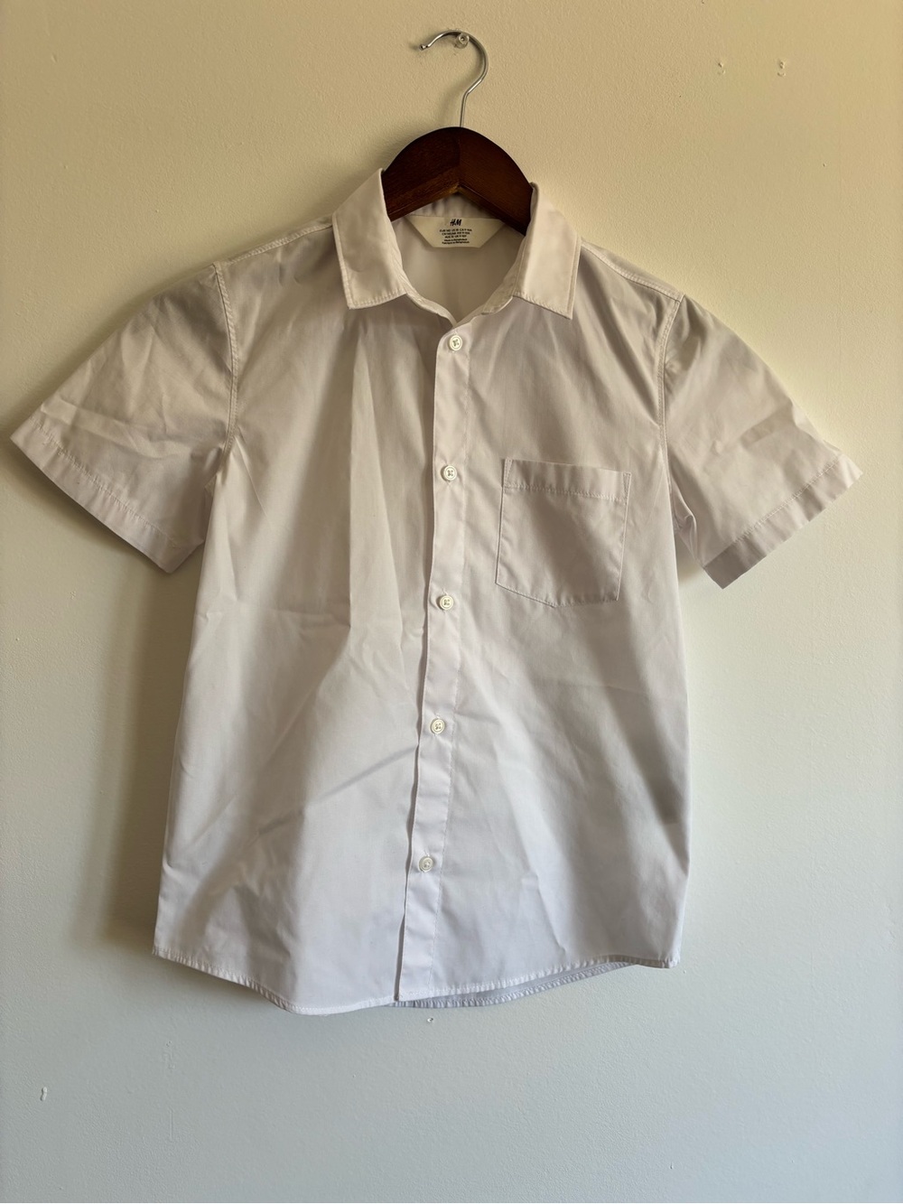 H&M White Short-Sleeve Button-Down Shirt with Chest Pocket